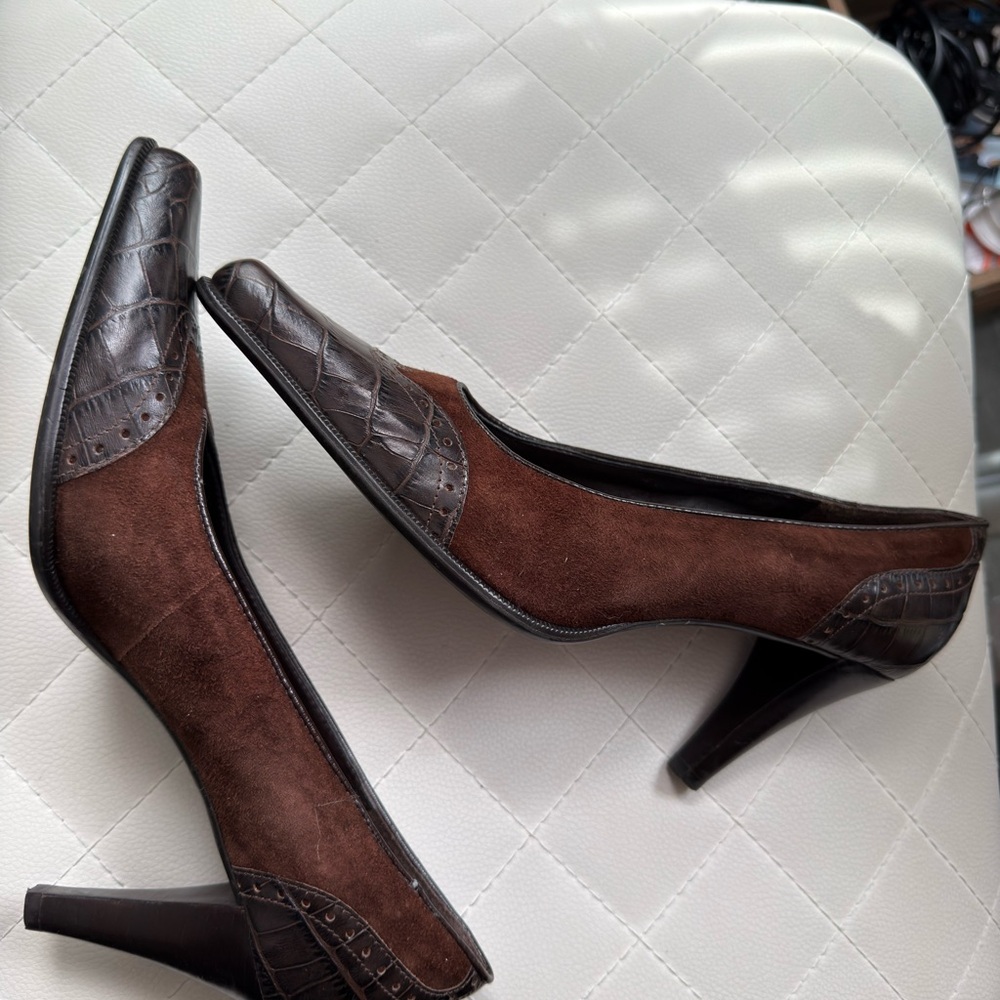 Franco Sarto 6 1/2m Brown suede/leather pumps with wingtip croc print toes - Picture 6 of 6